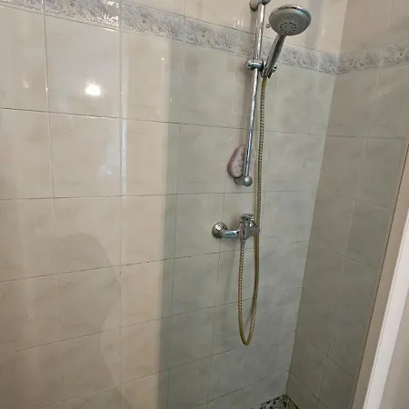 Dei Laghetti Oda ve Kahvaltı Porto Valtravaglia